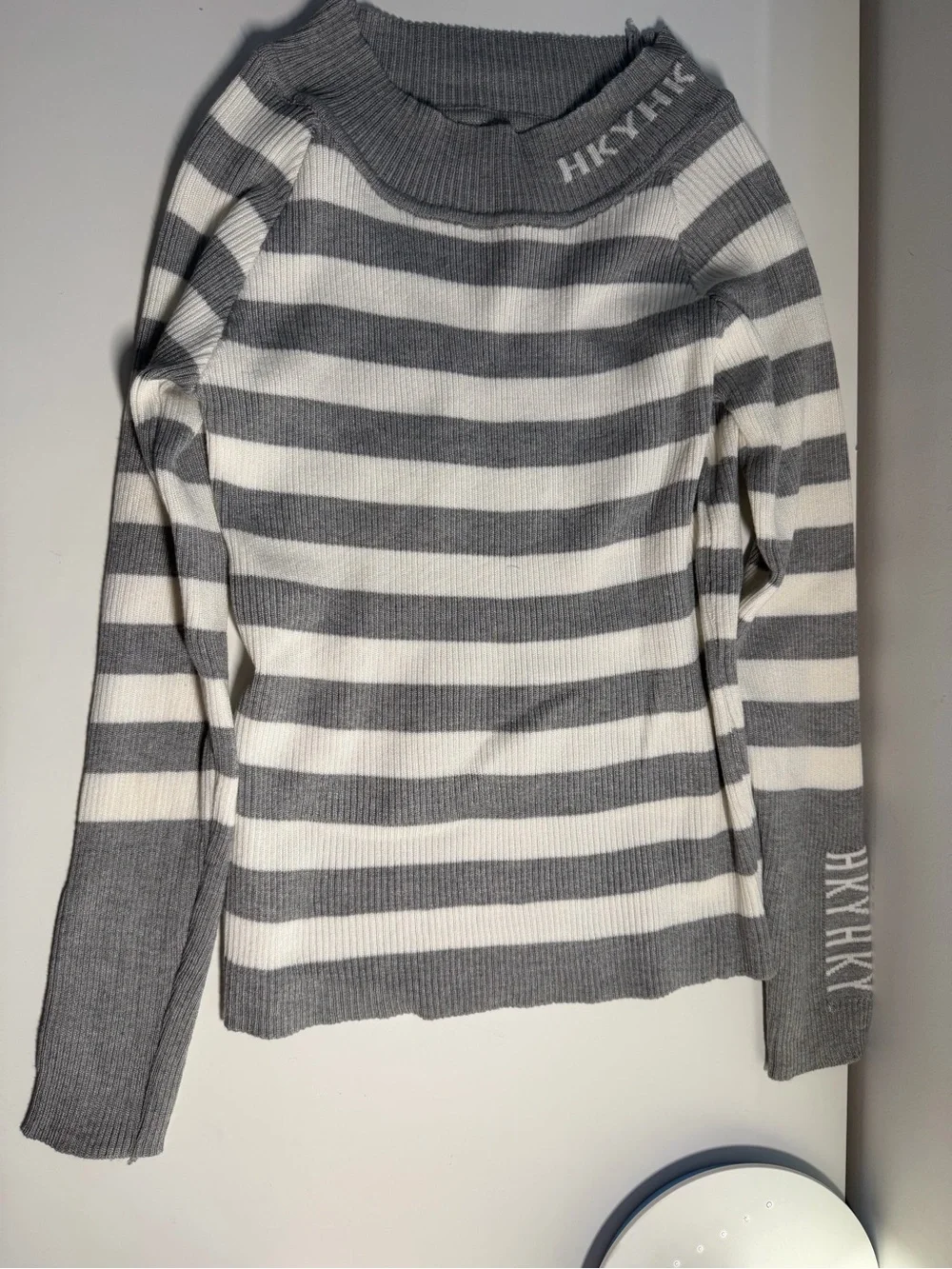 N/A gray white